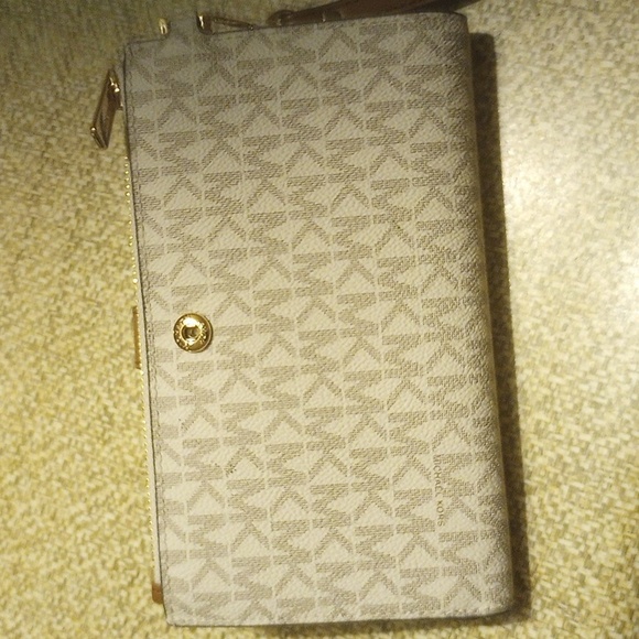 Micheal kors nwt double zip pocket snap wallet retails 198.00 jet set collection - Picture 10 of 13
